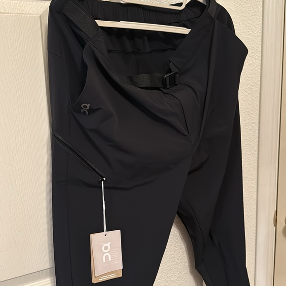 On • WOMEN - APPAREL - Trek Pants - Picture 5 of 6